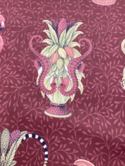 Vasi animati fondo rosso bordeaux