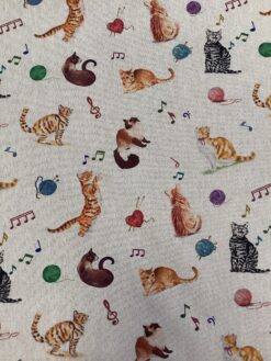 Cotone con stampa gatti,gomitoli e note musicali.