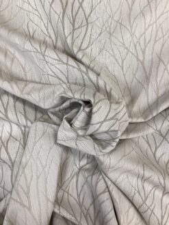 Cotone con motivo rami stilizzati fondo tortora chiaro