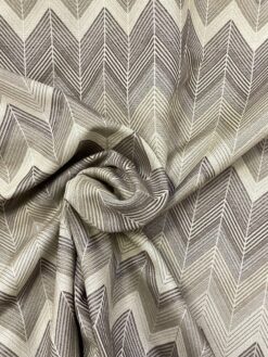 Tessuto misto cotone con motivo geometrico a zig zag nei toni del marrone