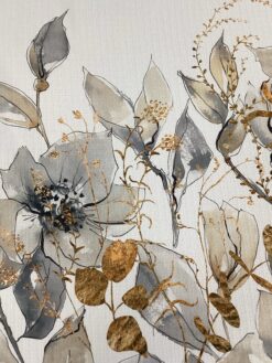 Tessuto antimacchia con stampa foglie,fiori e rami nei colori grigio tortora e oro